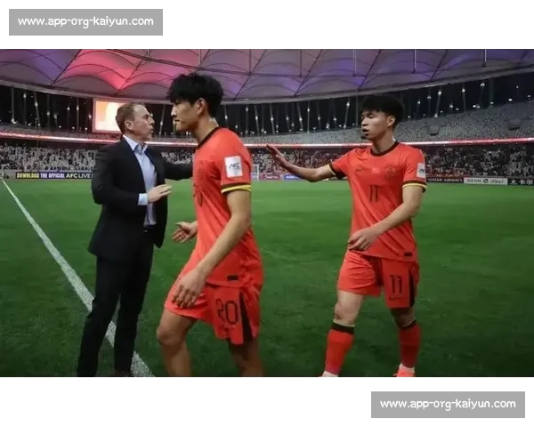 国足帅位争夺战白热化！久尔杰维奇临危受命剑指东亚杯