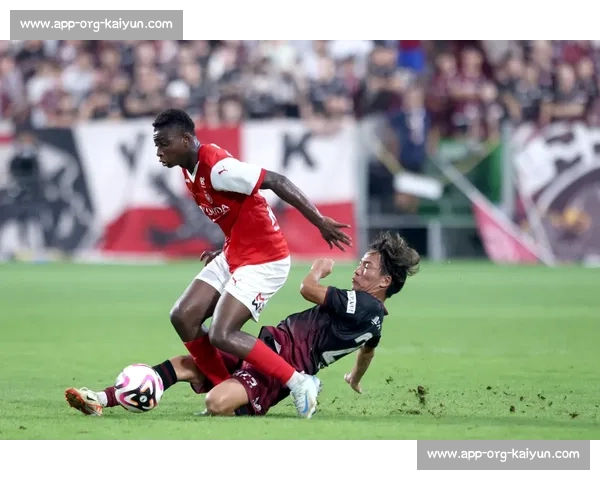 过顶的好球：足球场上的致命弧线