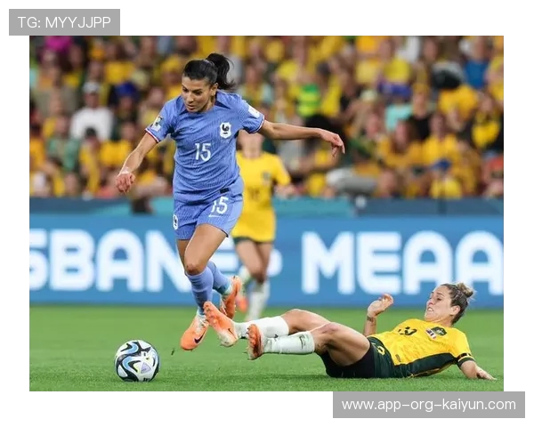 澳大利亚女足国脚戈里汉密尔顿岛完婚 李梦雯曾为队友见证